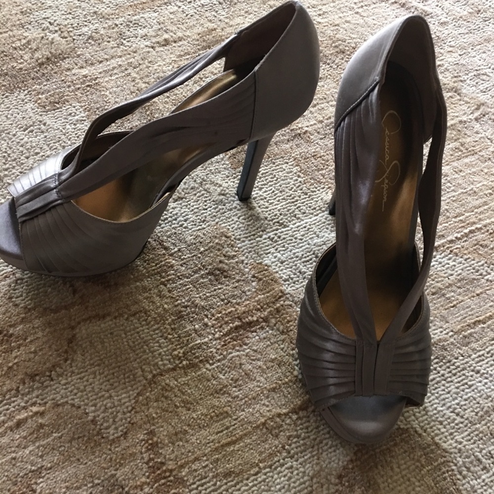 Jessica Simpson grey satin platform heels size 10